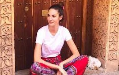 Emina Çunmulaj dhuron 10 mijë dollarë për të prekurit e tërmetit