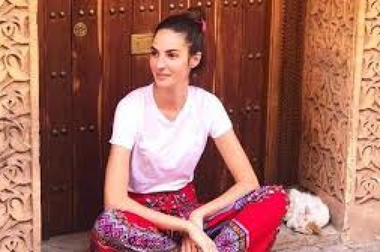 Emina Çunmulaj dhuron 10 mijë dollarë për të prekurit e tërmetit