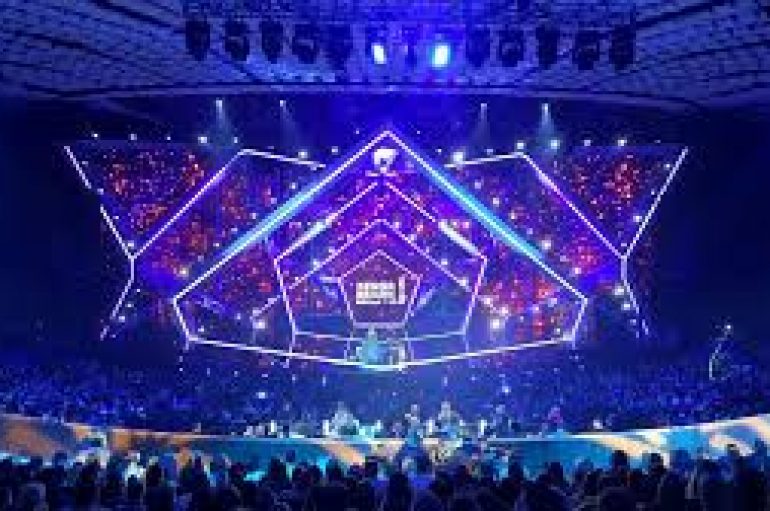 Misioni i “Këngës Magjike” për familjet e dëmtuara nga tërmeti, Ana Oxa vjen në Shqipëri