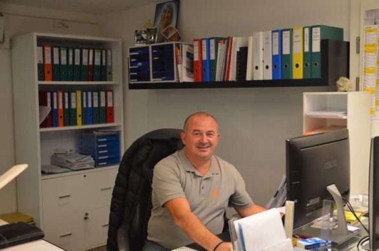 Njihuni me gipserin që bën 12 milion franga qarkullim vjetor