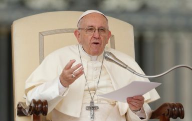 Papa Françesku: Gruaja nuk është për të larë enët, ajo është harmonia e planetit