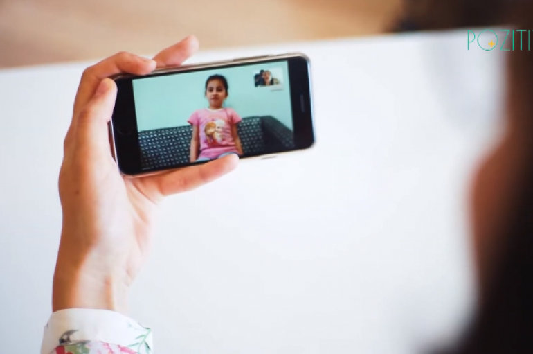 Ekskluzive/ Vështirësitë e terapisë së logopedisë online. Ndiqni një seancë të Amit 7 vjeçe me terapisten