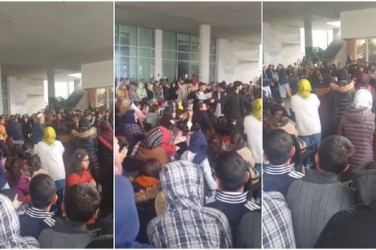 Shqipëria e para që u “hapi dyert”, afganët festojnë me aheng e valle festat e nëntorit