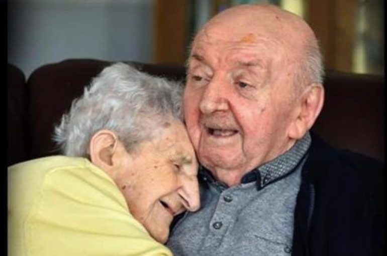 Dashuria e vërtetë ekziston, nëna 98-vjeçe bashkohet me djalin e saj 80-vjeçar në azil
