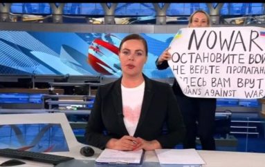 Protestoi kundër luftës, gazetarja ruse jep dorëheqjen nga TV, por refuzon azilin politik në Francë