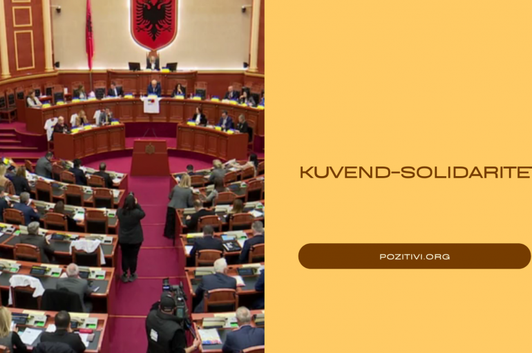 Kuvendi vishet me ngjyrat e Ukrainës, emocione dhe fjalime kundër agresionit rus: Rezoluta bashkon partitë