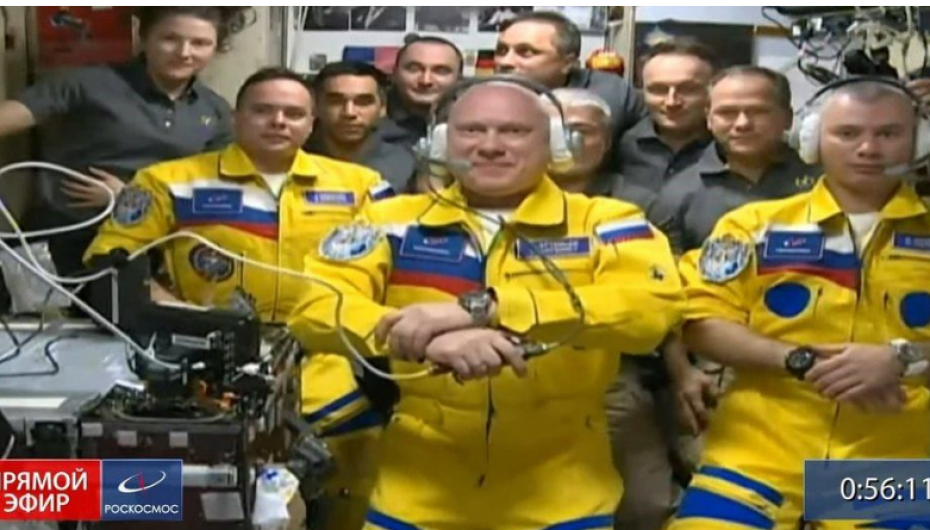 Astronautët rusë nisin misionin hapësinor të veshur me ngjyrat e flamurit ukrainas