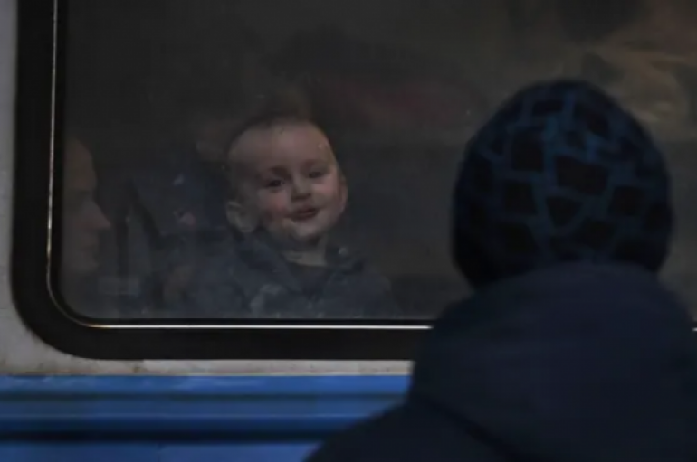 Larg luftës, copëza shprese për qytetarët ukrainas