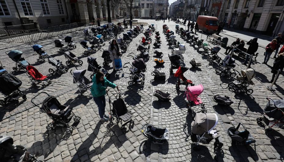 109 karroca ta zbrazura për 109 fëmijët e vrarë në Ukrainë