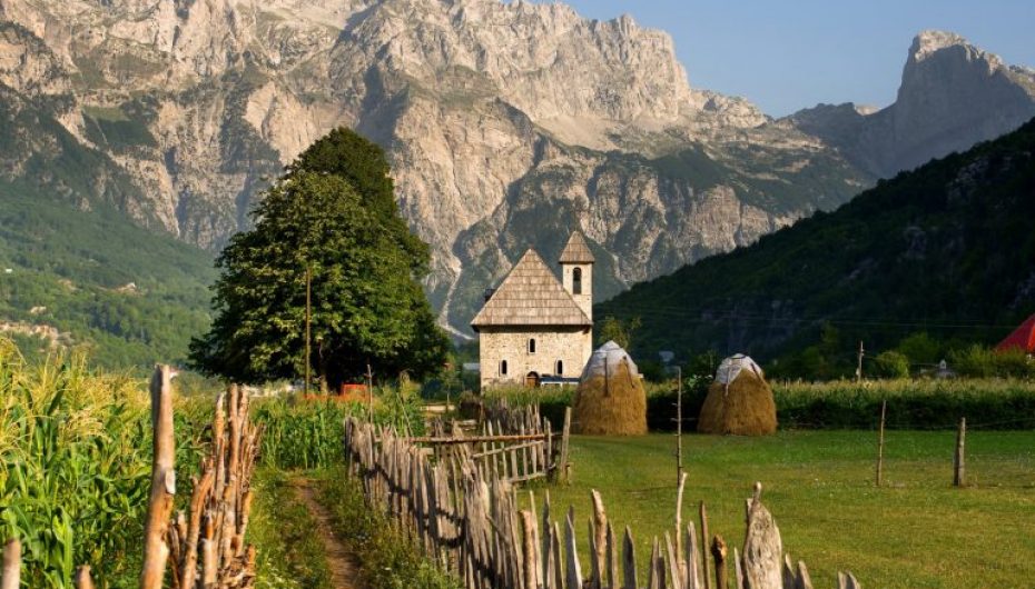 MOTI/ Erë e fortë dhe temperatura nën zero