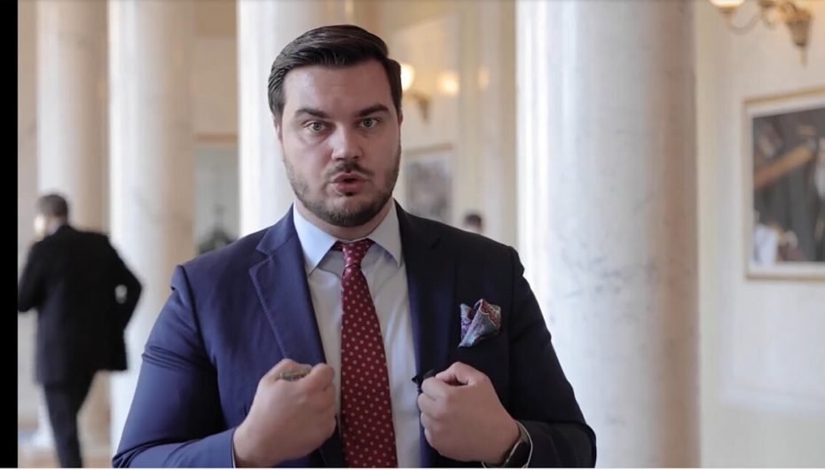Njihuni me deputetin ukrainas që shërben si korrier në fushëbetejë