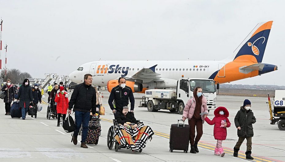 Fëmijët me kancer largohen nga lufta, mbërrijnë në Spanjë për trajtim