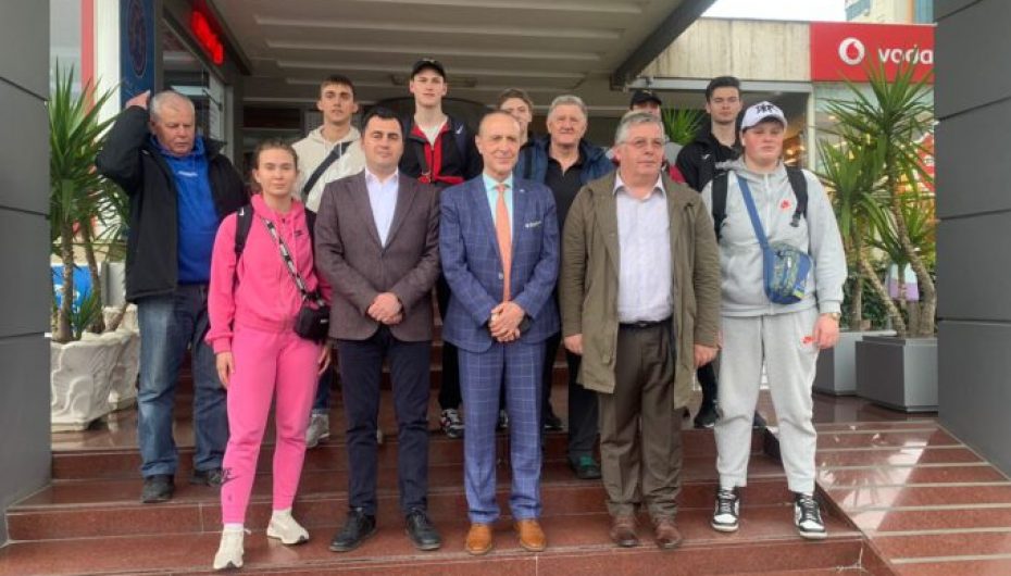 Lufta/ Sportistë elitarë nga Ukraina mbërrijnë në Shqipëri