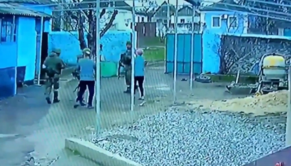 Guximi i çiftit të moshuar ukrainas mund ushtarët rusë