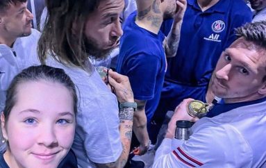 Foto të bukura/ Selfie surprizë në ashensor, sportistja ruse bën xhiron e rrjetit me futbollistët e PSG-së