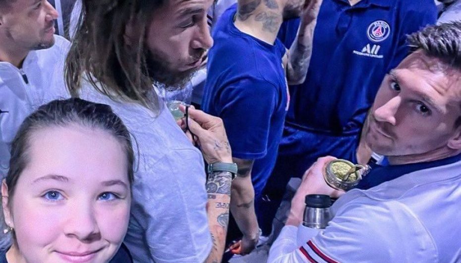 Foto të bukura/ Selfie surprizë në ashensor, sportistja ruse bën xhiron e rrjetit me futbollistët e PSG-së