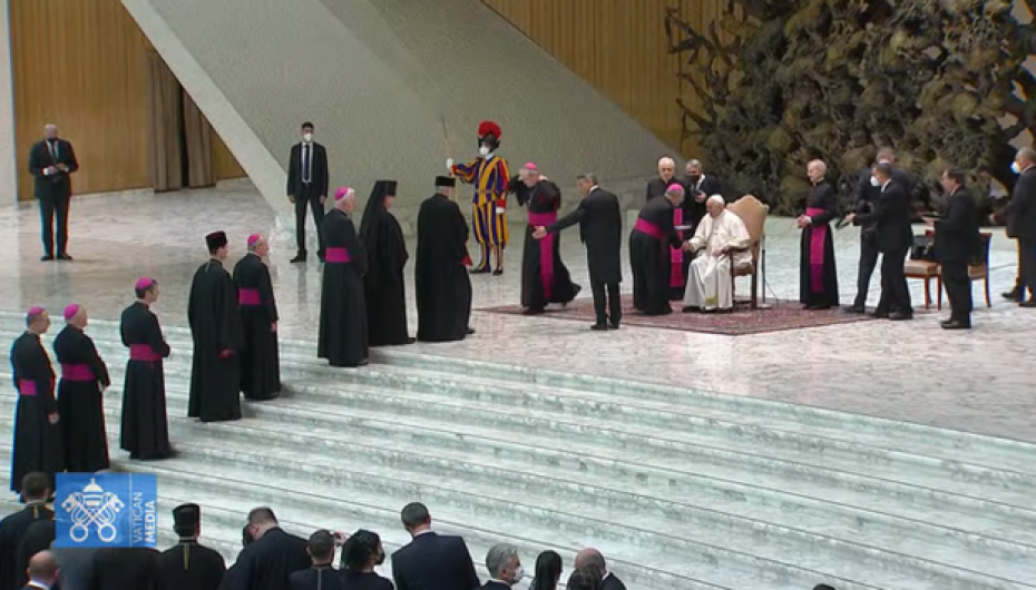 Edhe i sëmurë, Papa Francesku bën përpjekje për paqe në Ukrainë