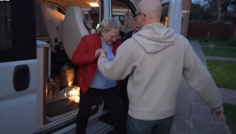 I ndau lufta, nënë e bir u ribashkuan pas 3 mijë kilometrash udhëtim