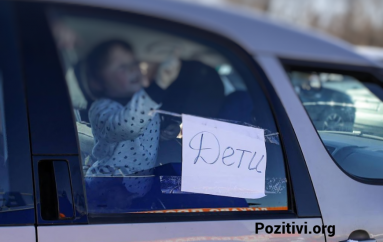 Lajme të fundit/ Ditari i një vajze në luftë: “Mami, kjo letër është një dhuratë për ty”