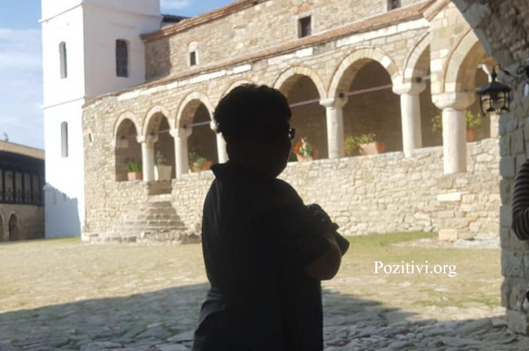 Foto të bukura/ Ina, fotografja me aftësi ndryshe që përballet me vështirësitë për të ndjekur ëndrrat