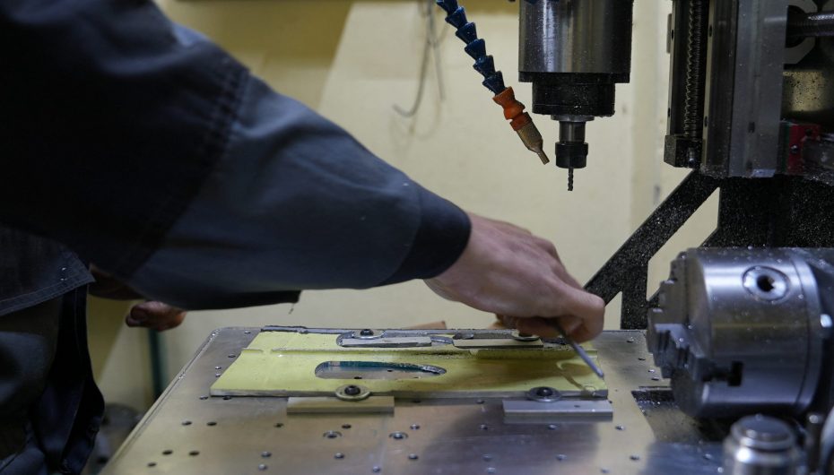 Ukrainasi realizon mbajtëse çelësash nga pjesë avionësh rusë të rrëzuar