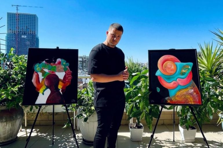 Amarildo Ruçi, artisti i parë shqiptar që ekspozon veprat e tij në Muzeun e Luvrit