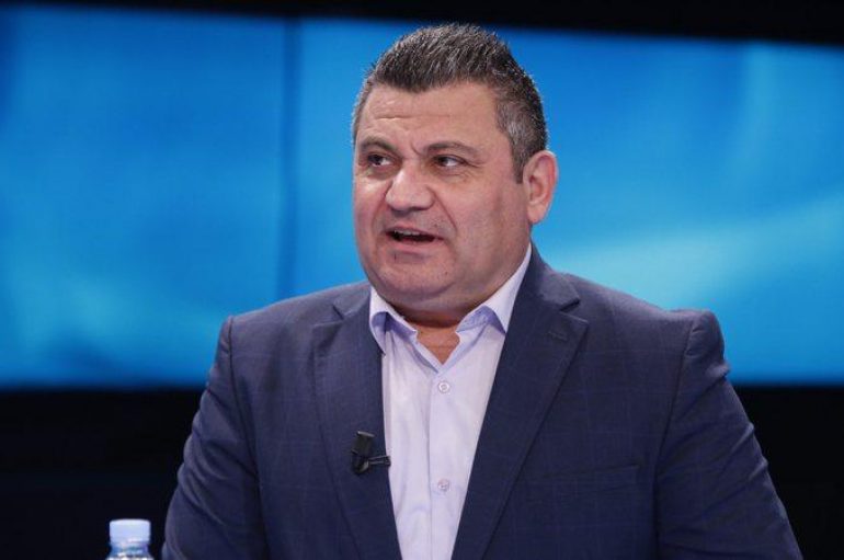 Mentor Kikia: Gazetar bëhesh vetëm kur ke shkelur terrenin