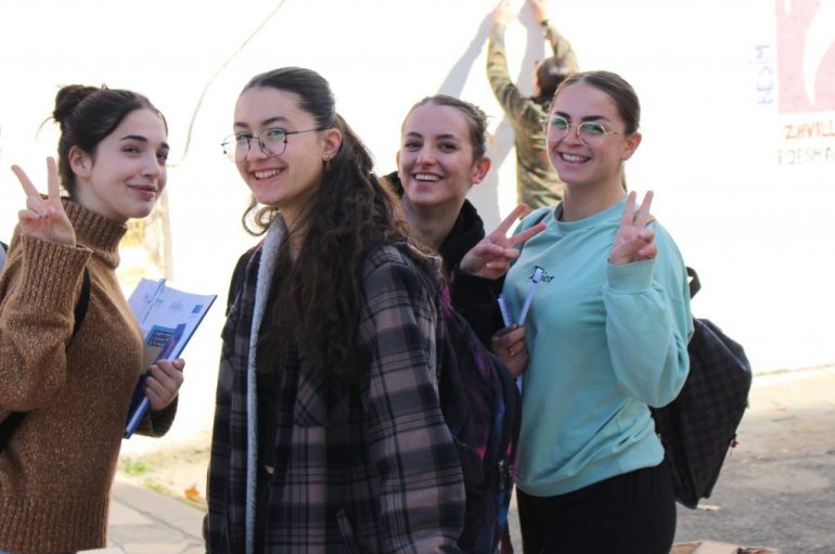 “BËHU BURRË”! THIRRJA E KOMBEVE TË BASHKUARA PËR BARAZINË GJINORE DREJTUAR TË RINJVE.