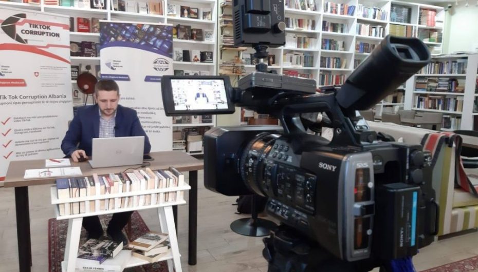 TikTok, media sociale që mund të afrojë rininë me gazetarinë?