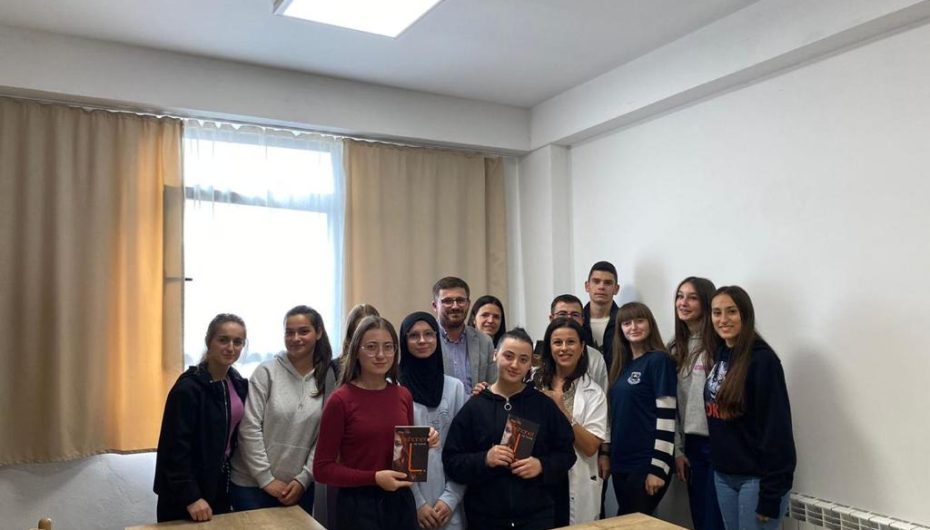 EVROPA PËRMES LETËRSISË! INICIATIVA QË U JEP MUNDËSI TË RINJVE TË TAKOJNË DHE FLASIN ME SHKRIMTARËT E PREFERUAR.