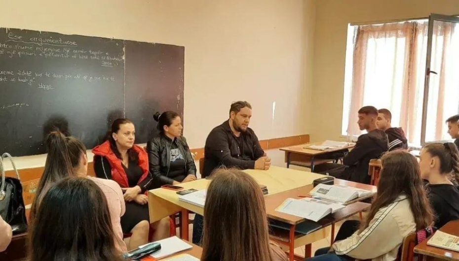 SHKRIMTARI TË RINJVE: LETËRSIA “TERAPIA” MË E MIRË PËR TË PËRBALLUAR ÇDO VËSHTIRËSI