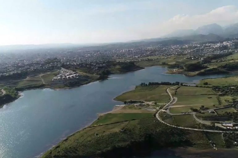 HAPËSIRAT E GJELBRA DHE BIODIVERSITETI NË TIRANË