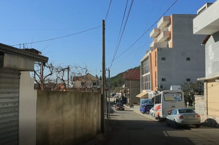 BANORËT E DAJTIT ECIN 10 KILOMETËR PËR TË MARRË SHËRBIM SHËNDETËSOR