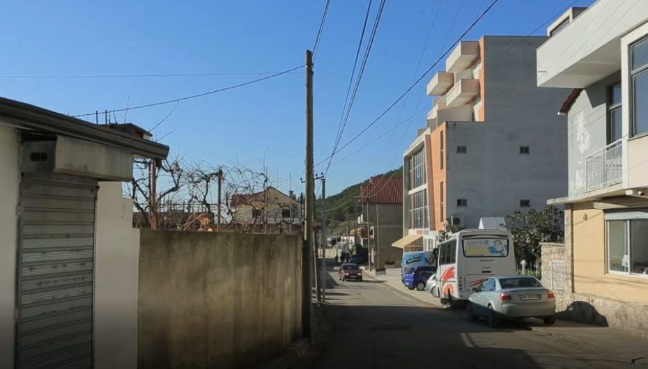 BANORËT E DAJTIT ECIN 10 KILOMETËR PËR TË MARRË SHËRBIM SHËNDETËSOR