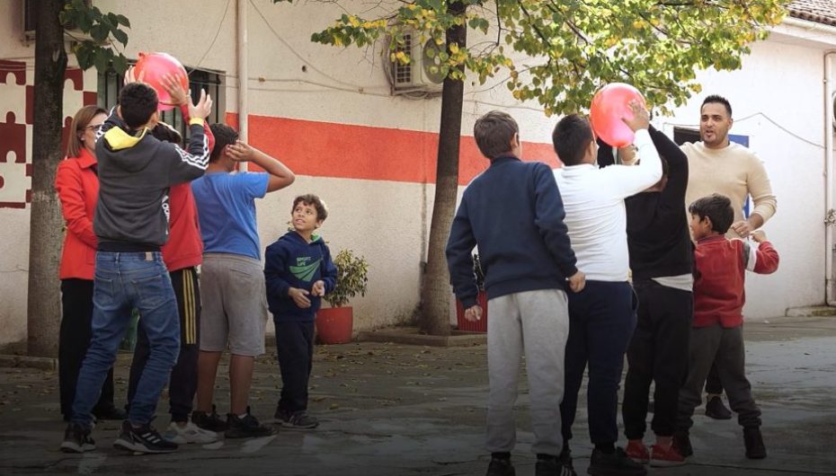 SFIDAT E KOMUNITETIT ROM MES DISKRIMINIMIT DHE PËRPJEKJES PËR TË QENË SI GJITHË TË TJERËT.