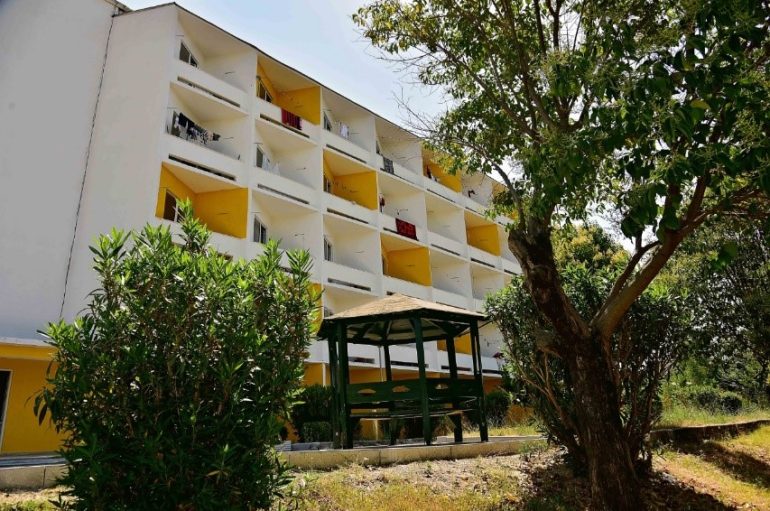 JETESA E SHTRENJTË E STUDENTËVE DHE VËSHTIRËSIA E GJETJES SË NJË VENDI PUNE.