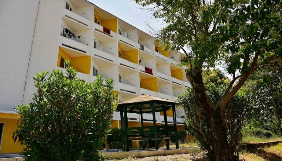 JETESA E SHTRENJTË E STUDENTËVE DHE VËSHTIRËSIA E GJETJES SË NJË VENDI PUNE.