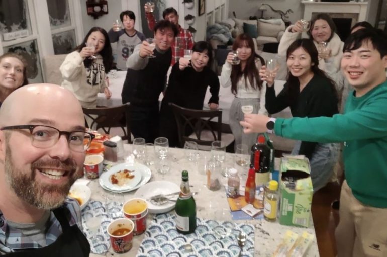 Stuhia e Krishtlindjeve në Buffalo: Amerikanët që strehuan turistët koreanët ftohen në Kore sig jest falenderimi