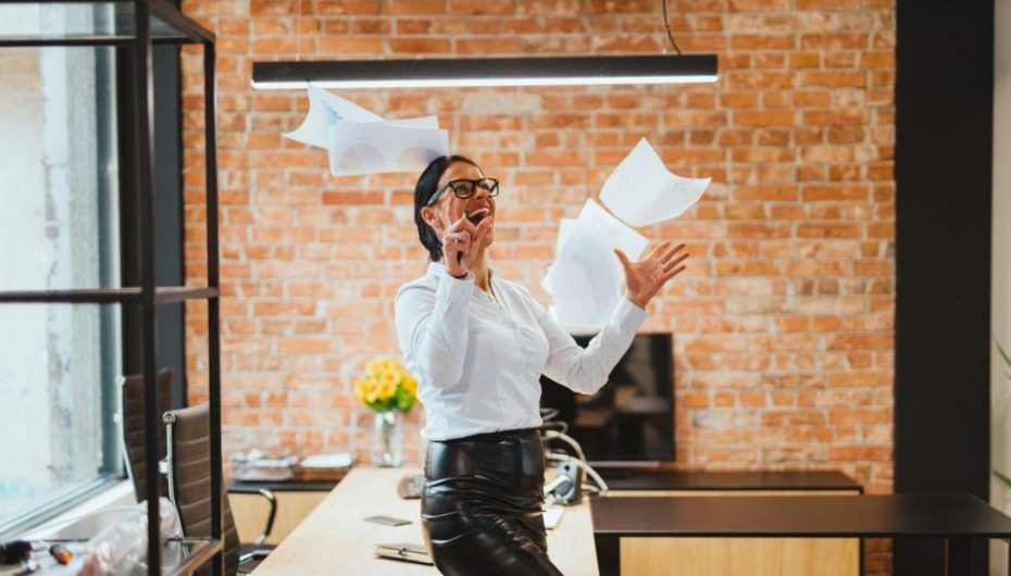 Pse shumë vajza e gra vënë prioritet karrierën e partnerëve përpara vetes?