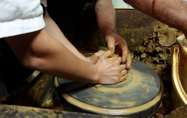 ME SYTË NGA TRADITA! RIKTHEJMË VËMENDJEN E TË RINJVE DREJT PROFESIONEVE TË TRASHËGIMISË KULTURORE. 