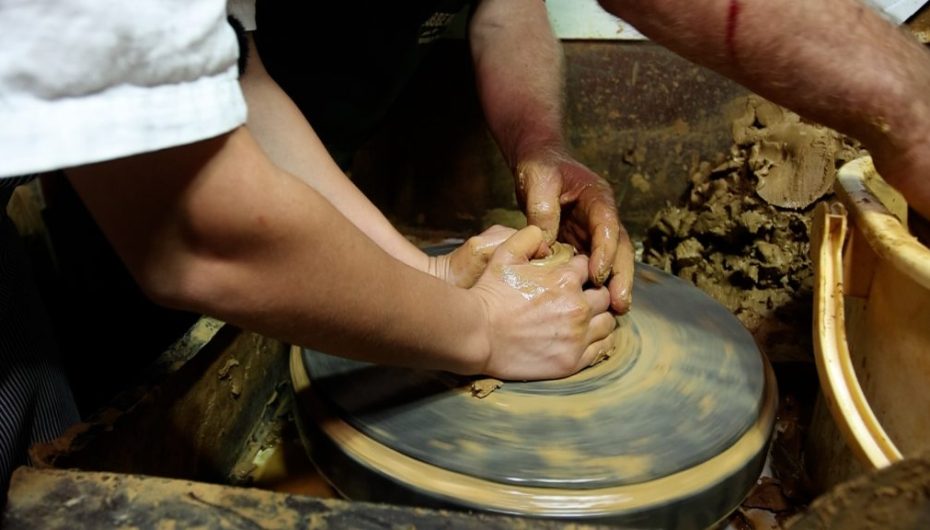 ME SYTË NGA TRADITA! RIKTHEJMË VËMENDJEN E TË RINJVE DREJT PROFESIONEVE TË TRASHËGIMISË KULTURORE. 