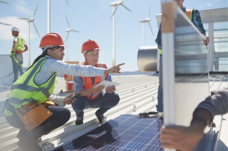 Panelet diellore në shkollat e Elbasanit/ Si kursimet nga energjinë diellore ndihmojnë investimet në infrastrukturë