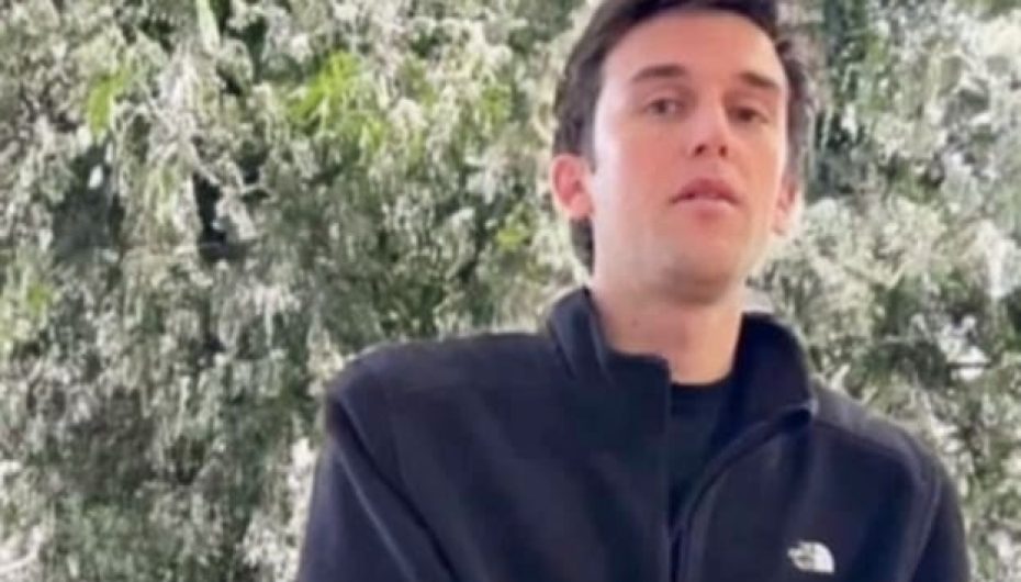 Një amerikan në Kukës. Historia e Benjamin që zgjodhi qytetin me ikjen më masive të të rinjve në Shqipëri.