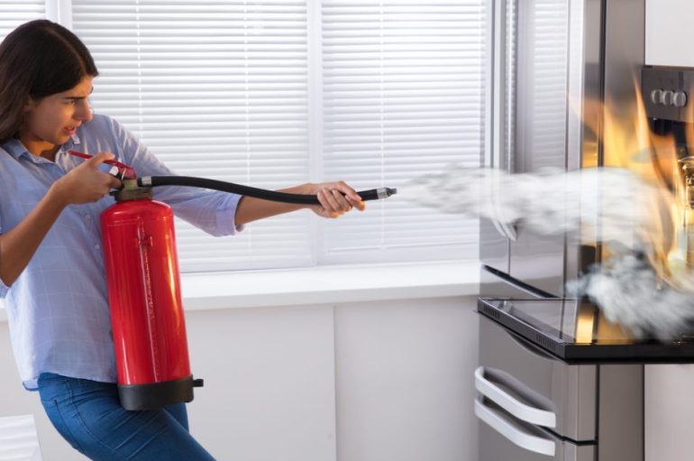 Nga 17 minuta në 3-4 Minuta: Pse shtëpitë moderne janë më të rrezikshme për zjarret dhe si mund të shpëtoni më shpejt