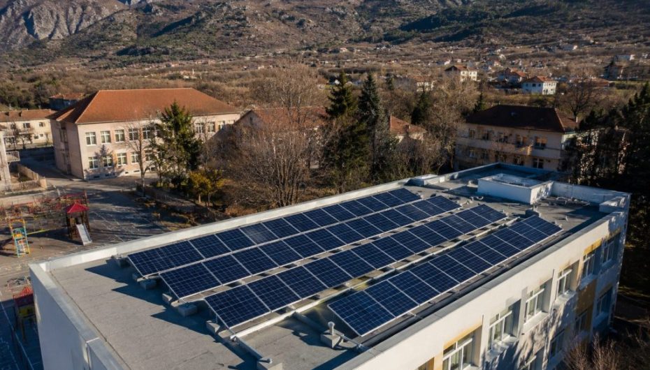 Nga klasat e ftohta te shkollat që prodhojnë energjinë e tyre