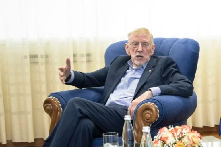 Walker paralajmëron thellim të përçarjes nëse partitë nuk bashkohen për presidentin